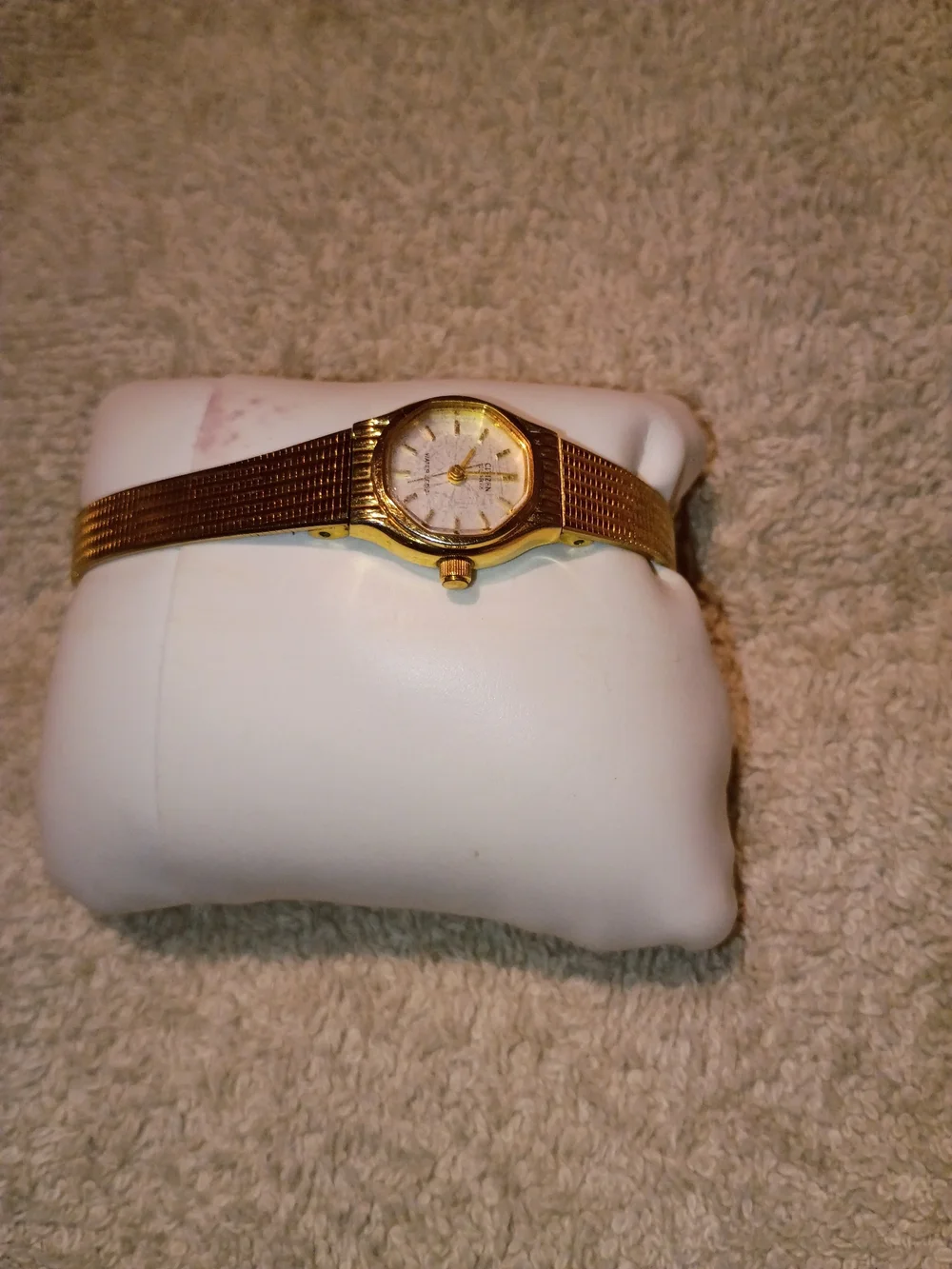 Vintage Citizen Watch in GUC. Need  batteries.